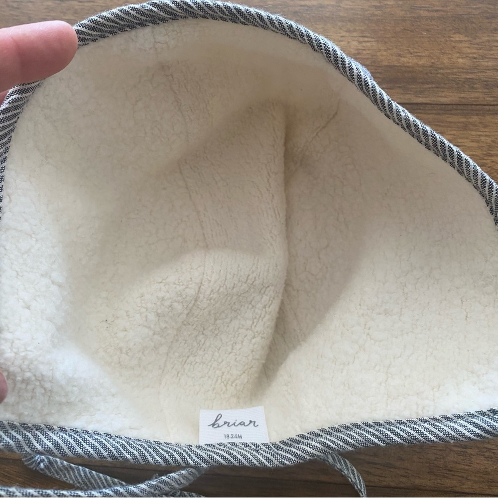 BRIAR BABY
SHERPA-LINED BABY BONNET - Picture 6 of 7